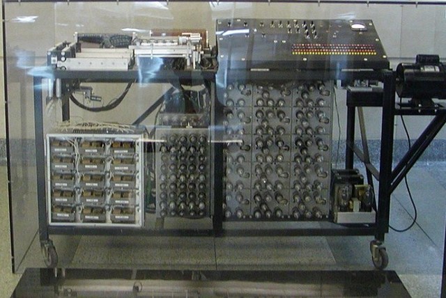 Primer Prototipo De Computadora Electrónica.