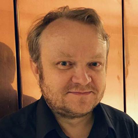 Jarkko Oikarinen cria Canal de Chat