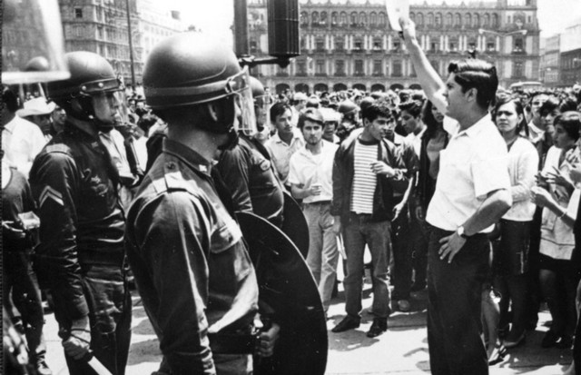 manifestación estudiantil en tlatelolco