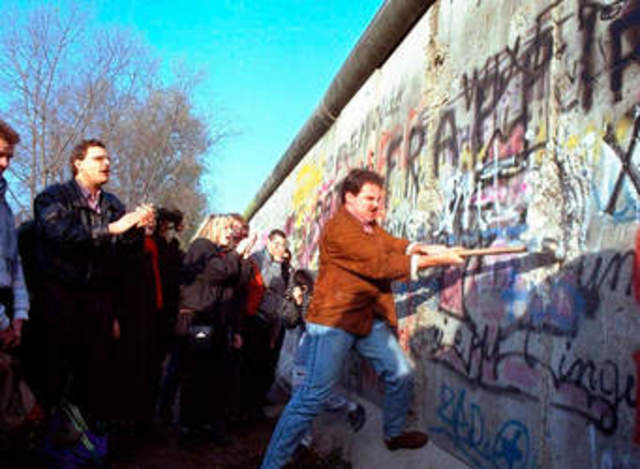 el Muro de Merlín es destruido