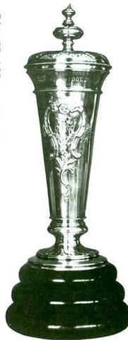 Primera competición nacional en España, la copa de la coronación.