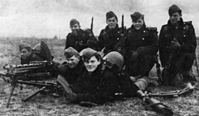 Alemania invade Dinamarca y Noruega.