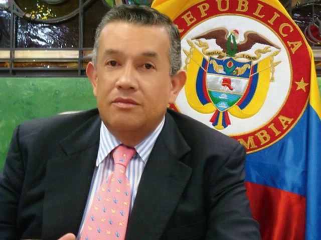 NOTARIOS Y PROCURADURÍA INTENTAN IMPEDIR EL CUMPLIMIENTO DE LA C-577