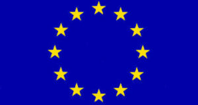 España accede a la comunidad económica europea (CEE)