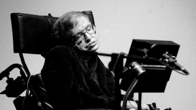 Se le otorgo la cátedra Lucasiana de matemáticas