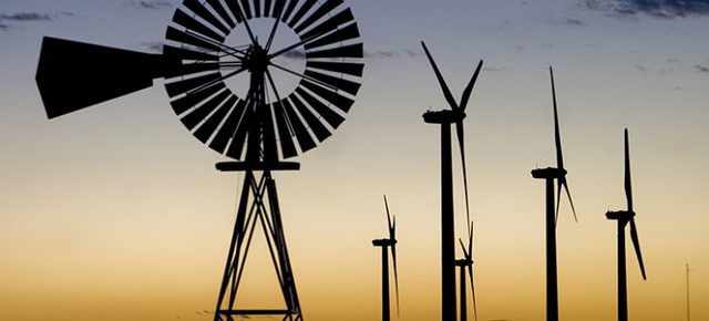 se inventó la primera turbina eolica