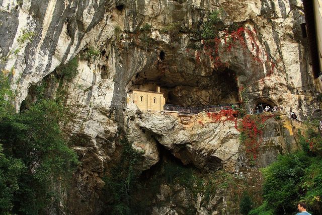 cueva  de covadonga