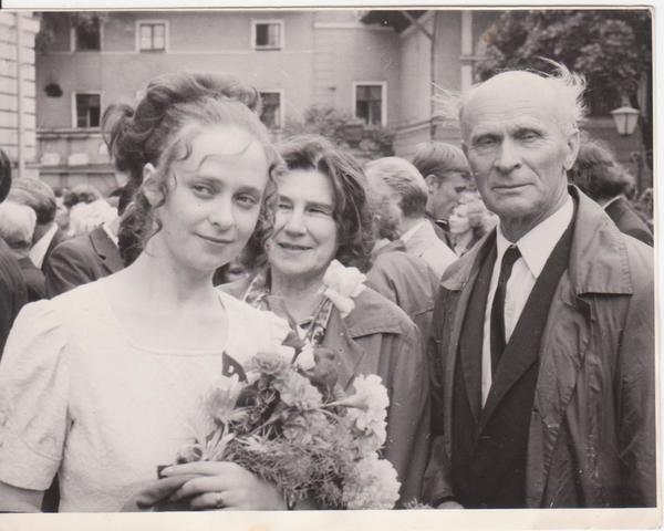 Leelo Tungal lõpetab keskkooli