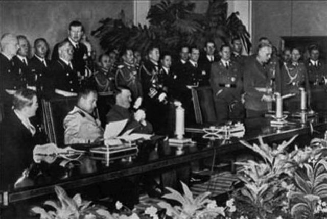 Pridruzivanje Trojnom paktu krajem 1940. i pocetkom 1941. godine.