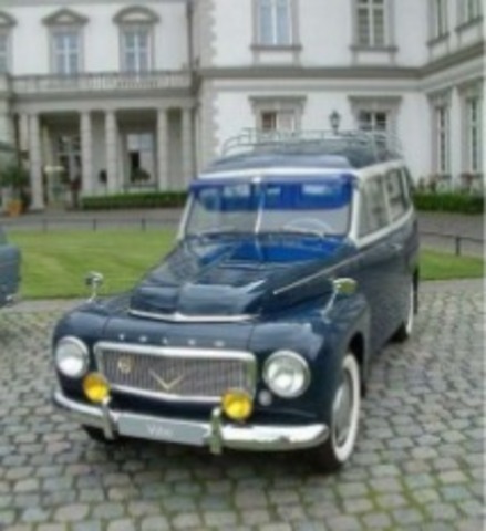 "Volvo" produce su primer auto.