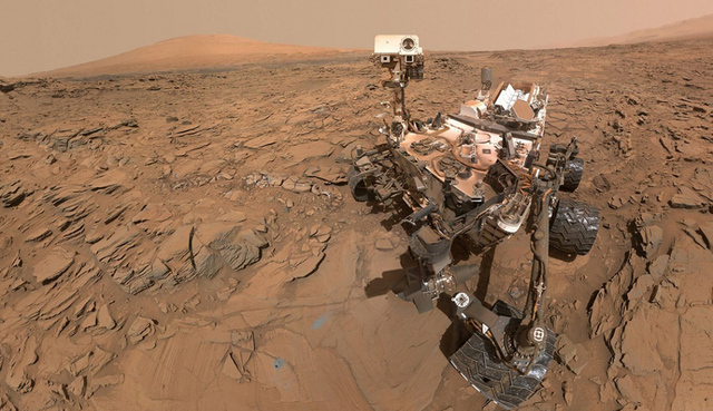 •	NASA Mars Rover Mission Begins
