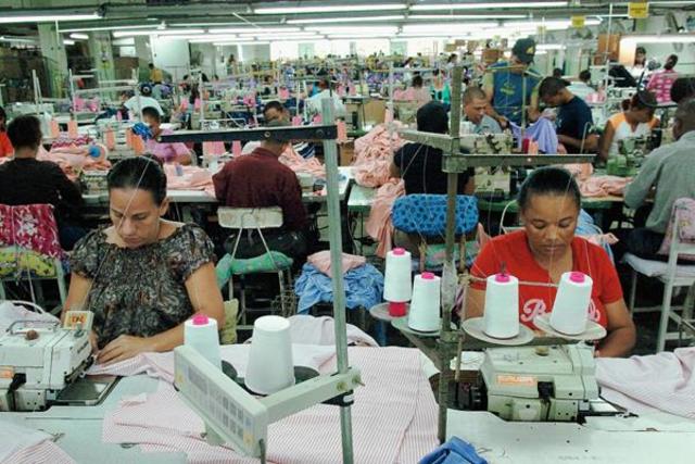 79 personas murieron en 21 fábricas en Bangladesh (Andrea)