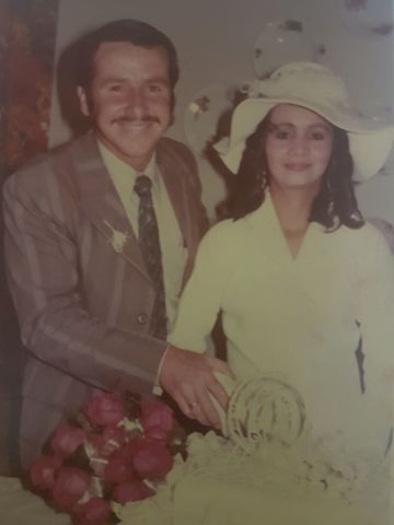 Se caso con su novio de muchos años.