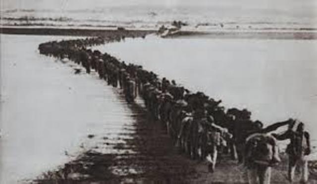Chinese forces cross Yalu and enter Korean War