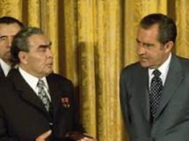 Policy of Detent Begins