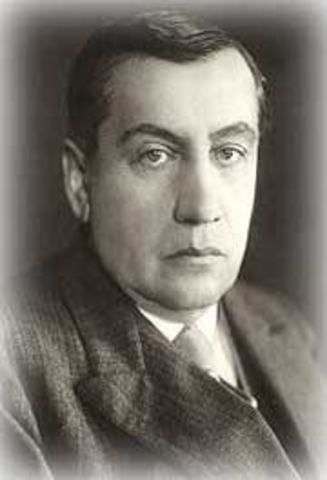 Arturo Alessandri is put into office