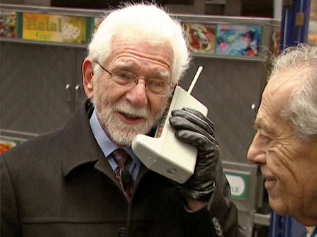 Se realiza la primera llamada por celular (Ámbito tecnológico)