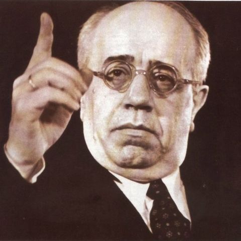 Dimisión de Azaña.