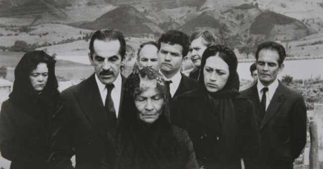 Cóndores no entierran todos los días