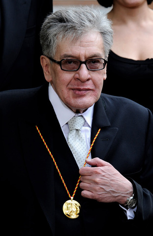 Premio Nacional de Ciencias y Artes en el campo de la lingüística y literatura