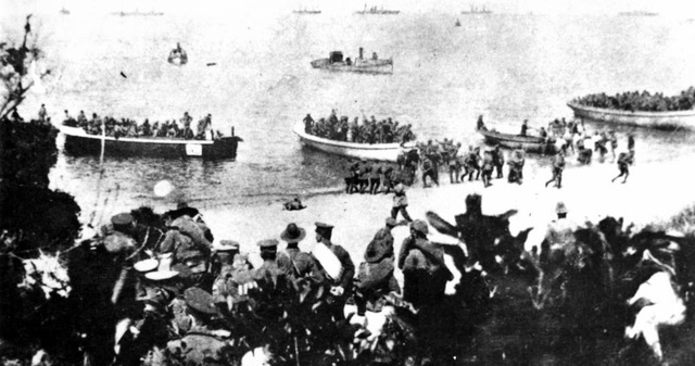 Allies land in Gallipoli, Turkey