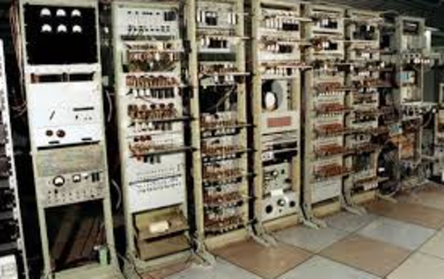 PRIMERA GENERACIÓN: VÁLVULAS DE VACÍO