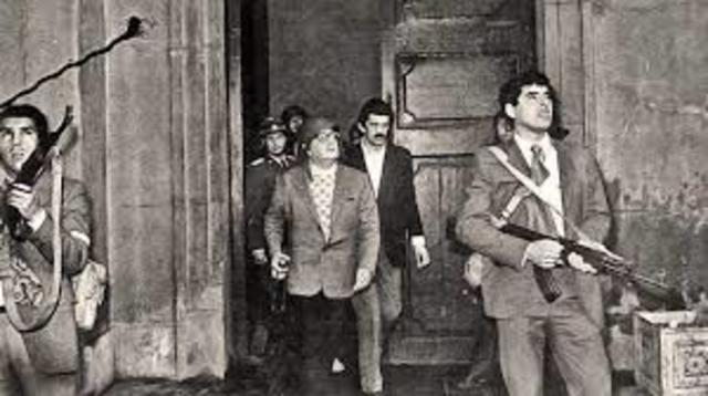 Muerte de Salvador Allende, presidente prometeico, atrincherado en su palacio