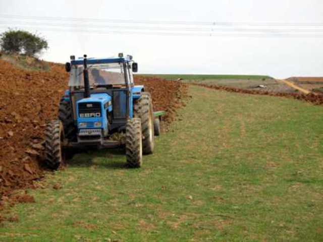 A trabajar con el tractor