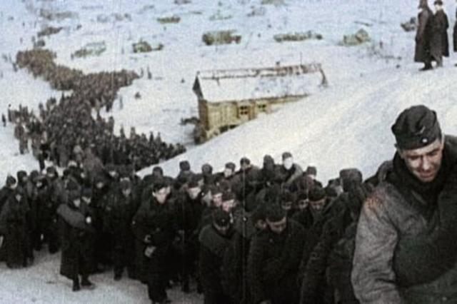 El VI ejército alemán capitula en Stalingrado.