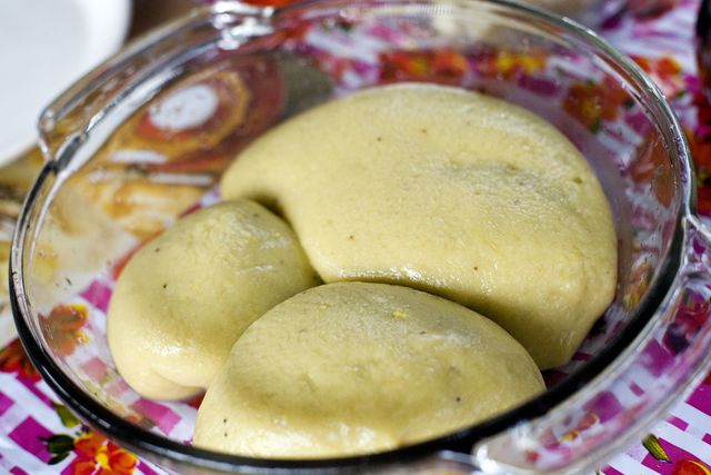 Je mange "fufu" avec mes amis dans l'apres-midi