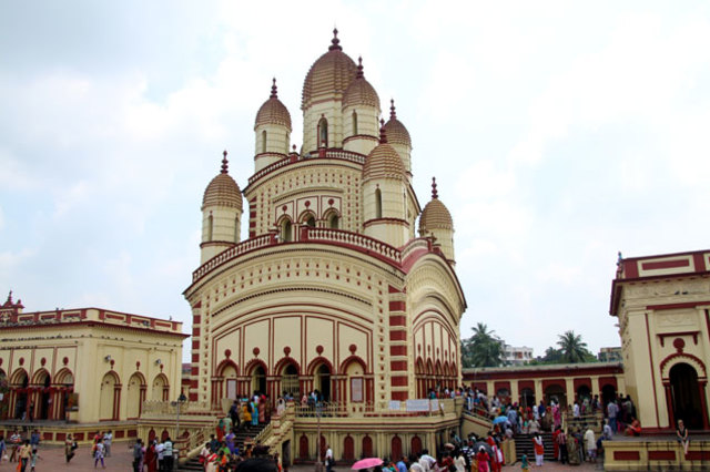 en la India recibió entre otros el más alto galardón civil, el Bharat Ratna, premio que han recibido otras personalidades como por ejemplo Nelson Mandela. En Estados Unidos se le otorgó la Ciudadanía Honoraria y en el Reino Unido la Orden de Mérito.