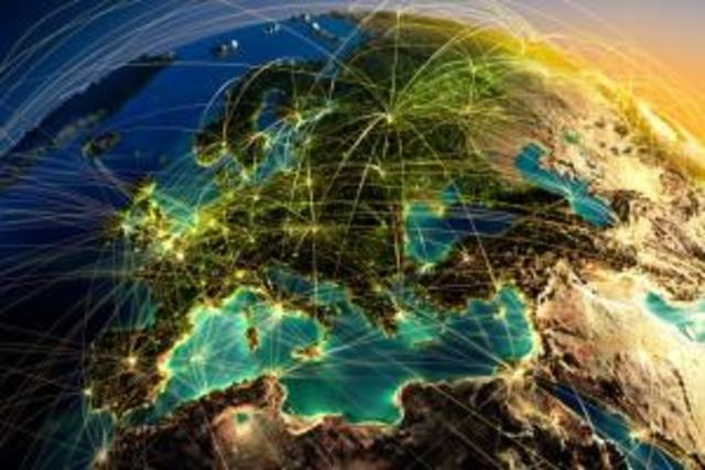 ARPANET deja de existir.