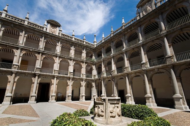 UNIVERSITY OF ALCALÁ DE HENARES