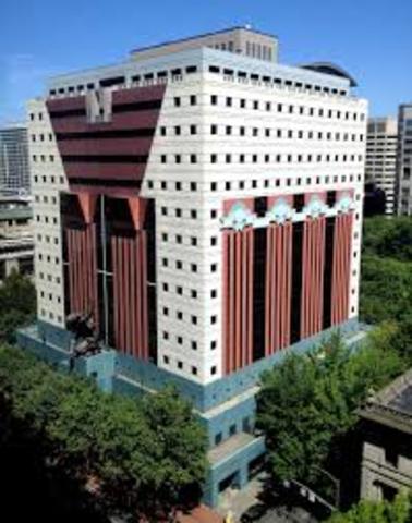 Edifico de servicios públicos- POSMODERNO