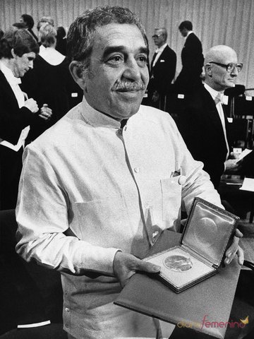 Cultural: Gabriel García Márquez recibe Premio Novel de literatura