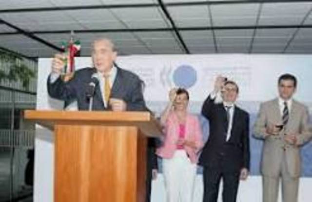 México ingresa a la Organización para la Cooperación y Desarrollo Económicos (OCDE).