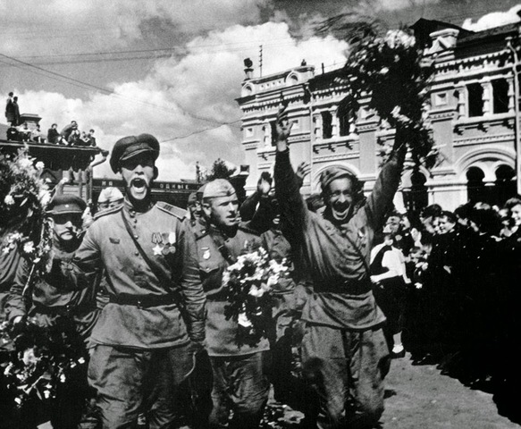 El VI ejército alemán capitula en Stalingrado.
