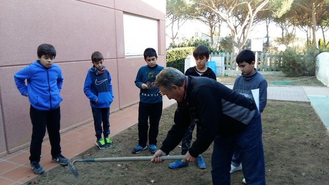 CONEIXEM LES TASQUES I LES EINES DE L'HORT