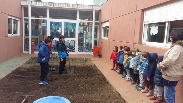 ENSENYEM L'HORT ALS MÉS PETITS