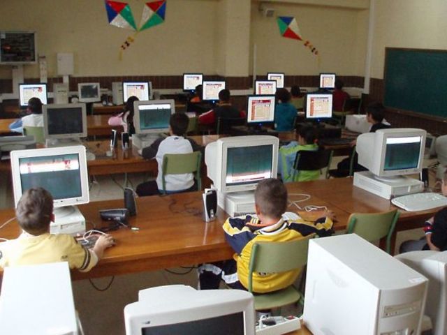 Ordenador en el aula.