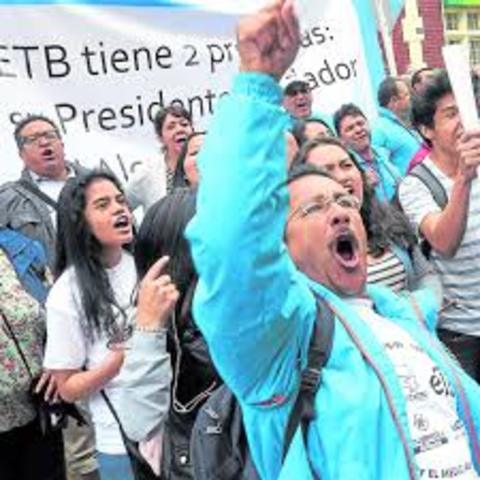 LOS LÍOS DEL PLAN DE DESARROLLO DE PEÑALOSA- http://www.semana.com/enfoque/articulo/plan-de-desarrollo-de-bogota-en-problemas/475465