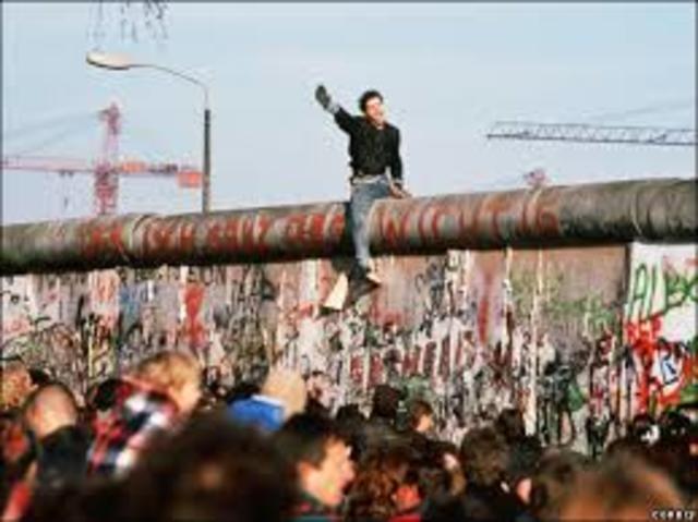 Económico - Caída del muro de Berlin en 1989