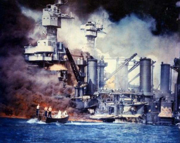 Japón ataca Pearl Harbor