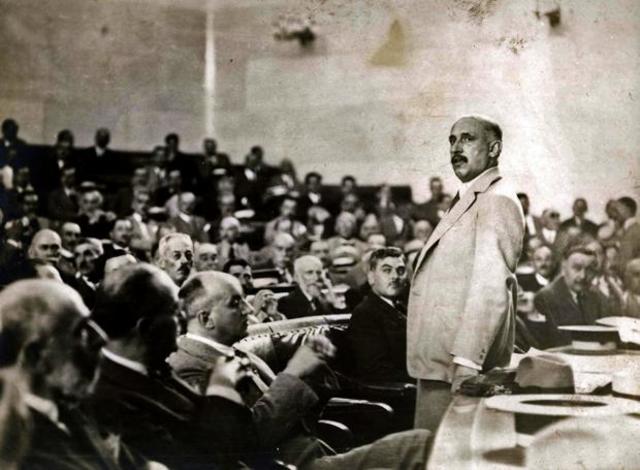 ΑΝΑΚΗΡΥΞΗ ΤΗΣ ΔΗΜΟΚΡΑΤΙΑΣ ΑΠΟ ΤΗΝ ΒΟΥΛΗ