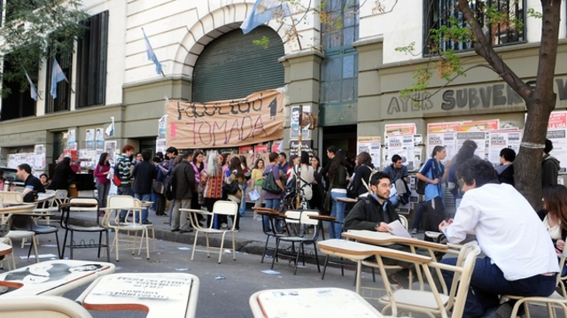 Toma de la Facultad de Ciencias Sociales UBA