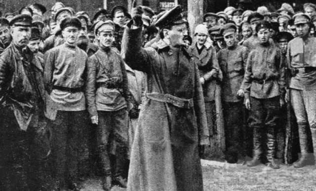 Primeros movimientos de la Checa