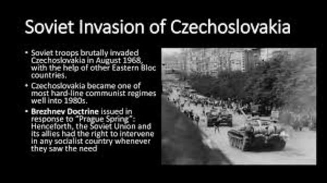 Solidarity trade union organizes the pro-democracy movement in Poland