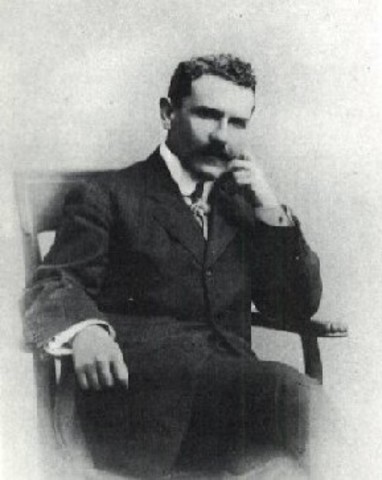 Salvador Rueda publica "En Tropel"