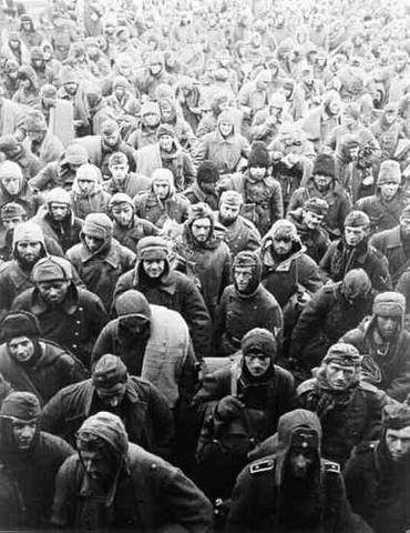 El VI ejército alemán capitula en Stalingrado