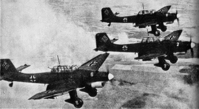 Alemania ataca a Bélgica, Países Bajos y Francia.